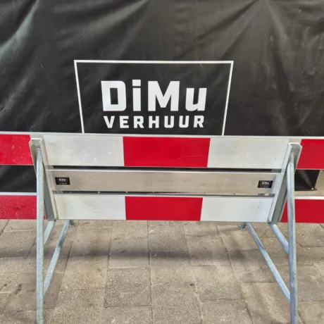 Afzethek rood/wit. 103x250cm.